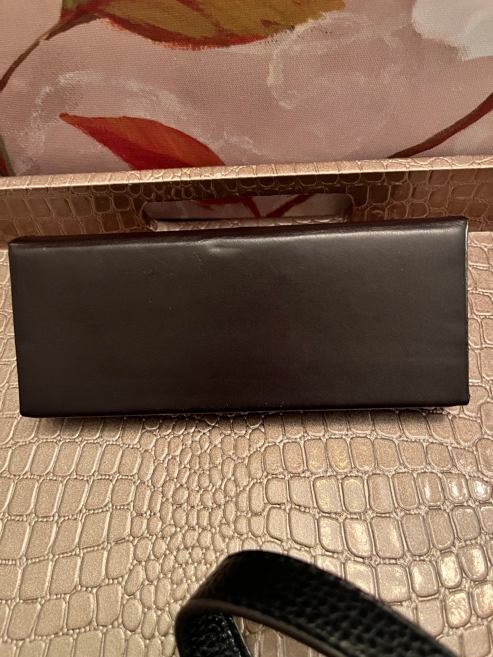 Anne Klein Black & Taupe Pebbled Leather Crossbody w/Gold Chain & Eyeglass Case - Picture 12 of 13